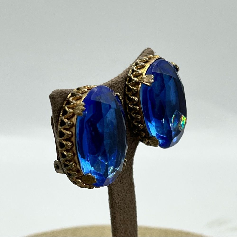 Vintage Elegant deep Blue glass Oval Gemstone Earrings - Picture 5 of 10